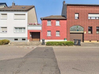Hauptbild Altbau mit vielen Anbauten und Nutzungsmöglichkeiten