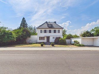 Hauptbild Düren-Lendersdorf: Großzügiges Wohnhaus mit 3.800 m² Garten