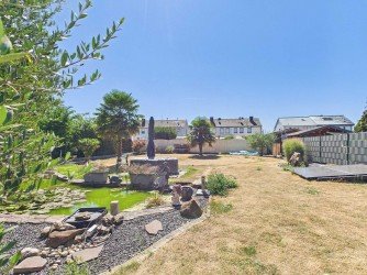 Hauptbild Liegenschaft mit Gartenoase und vielfältigen Nutzungsmöglichkeiten