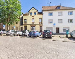 Hauptbild Gepflegtes Wohnhaus mit 9 Zimmern, 3 Bädern, 2 Küchen - sofort frei
